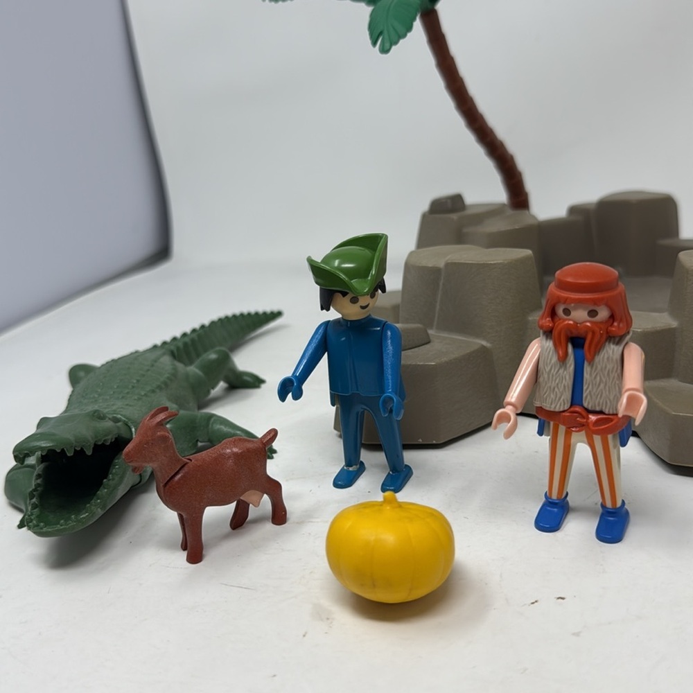 Playmobil Island Playset with Green Alligator and Figures - Picture 10 of 10